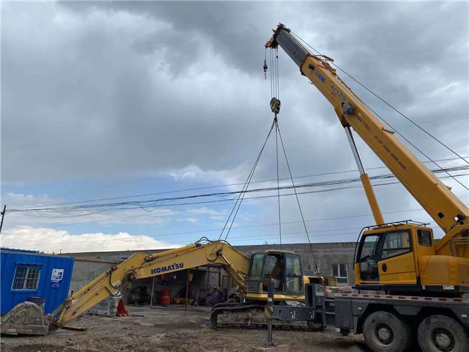 绥中县25吨吊车的工作半径是多少？